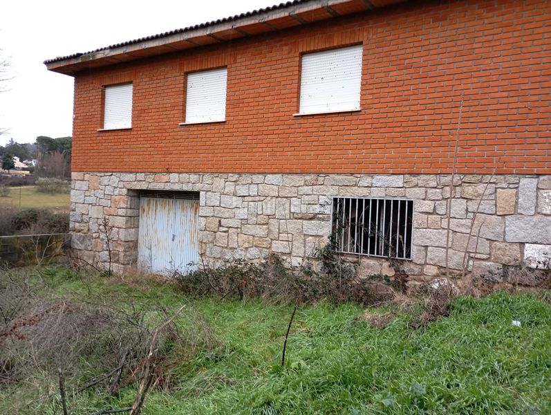Foto b012c087-c66f-472c-8d75-df8b8f7fff91. Casa a Robledo de Chavela