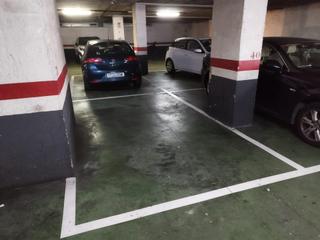Aparcament cotxe  Carrer sinies. Parking en salou centro .