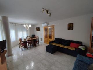 Casa adossada a Casc Antic - Nou Cambrils. Adosada en cambrils pueblo de 5 habitaciones