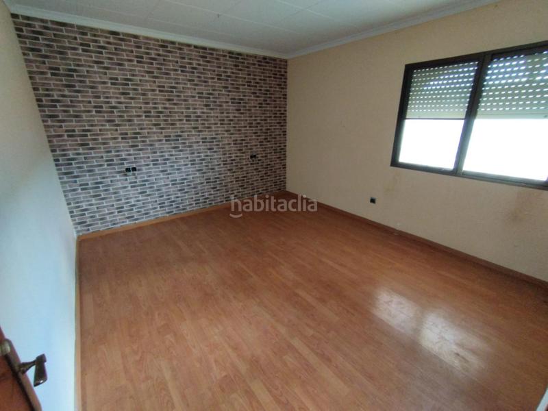 Foto e586b3f1-ce86-46bd-9907-31a83412fed7. Chalet  individual en laldea oportunidad única por 129.000 en Aldea (L´)
