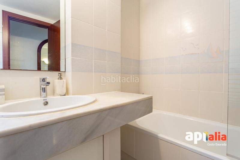 Foto 01f4431e-7275-4175-817a-b55e1c3d8215. Planta baja bajos con jardin en paseo miramar primera linea. en Salou