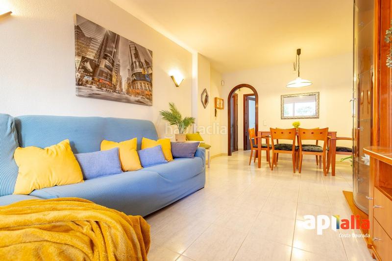 Foto 6cb9d3a8-09b0-4e14-9479-f9f0abb26d0c. Planta baja bajos con jardin en paseo miramar primera linea. en Salou