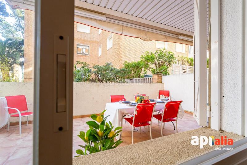 Foto c66f0a40-d459-4dbd-b7b5-96872c3c0e51. Planta baja bajos con jardin en paseo miramar primera linea. en Salou