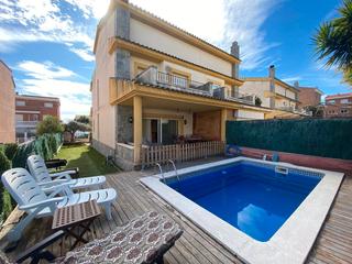 Doppelhaus in Jardins de Vilafortuny - Mas d'en Bosch. Chalet pareado de 4 habitaciones en vilafortuny con piscina prop
