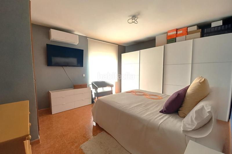 Foto 51275253-41f1-4983-8459-f09af9fe244f. Casa aparellada amb aparcament piscina a Centre Miami Platja