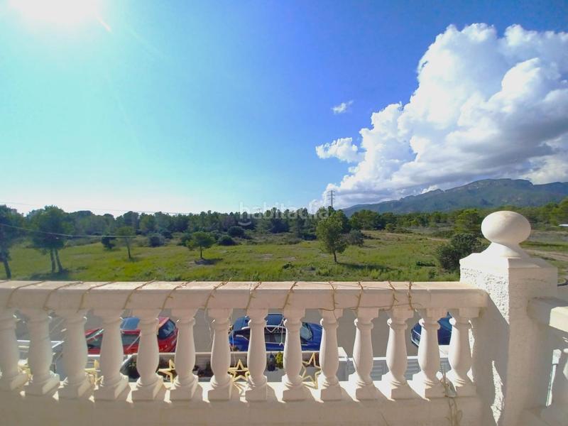 Foto 707d0da5-9473-4c4e-9d31-15b990eeae44. Casa aparellada amb aparcament piscina a Centre Miami Platja