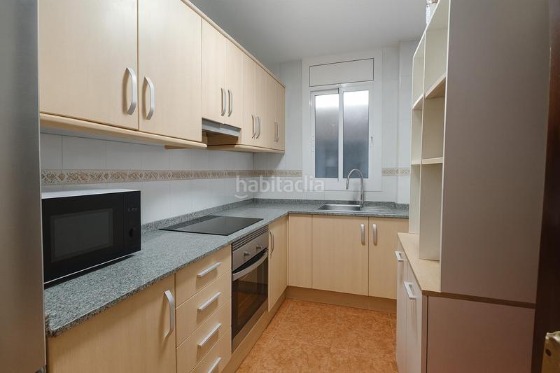 Foto 836f0fd2-456c-402e-9258-a01bf39f3568. Casa aparellada amb aparcament piscina a Centre Miami Platja