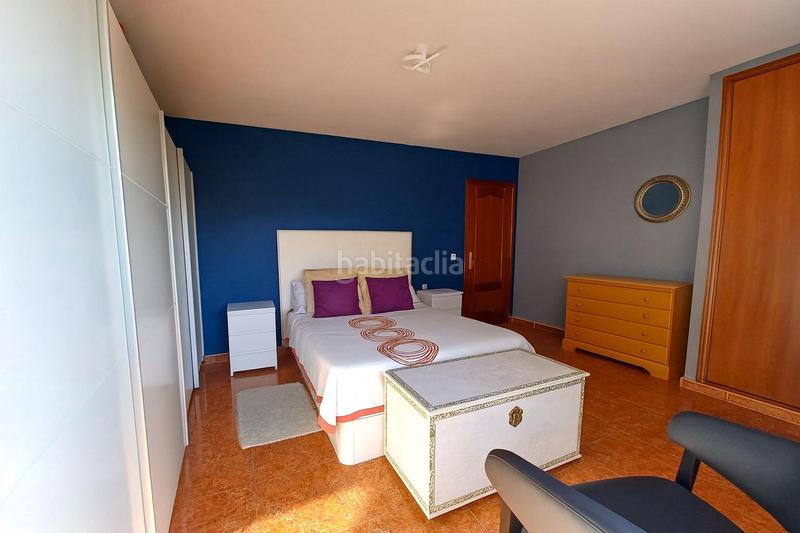 Foto 9332450e-3211-45ba-8d4c-f70677905591. Casa aparellada amb aparcament piscina a Centre Miami Platja