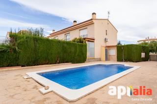 Casa a schiera in Platja de Mont-roig. Adosado de 3 habitaciones con piscina comunitaria.