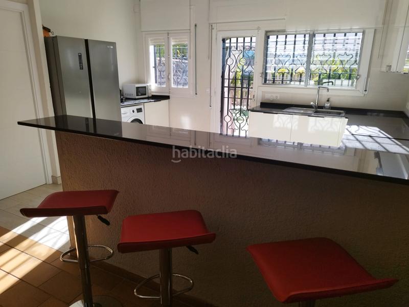 Foto 566a31af-8319-4b1a-8268-8f46cdb08674. Casa aparellada amb calefacció aparcament piscina a Salou