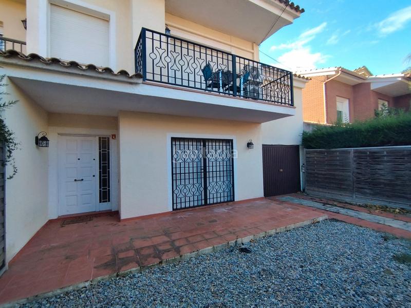 Foto 9d51972a-db6c-4f7d-8b1d-7f1f4d261d74. Casa aparellada amb calefacció aparcament piscina a Salou