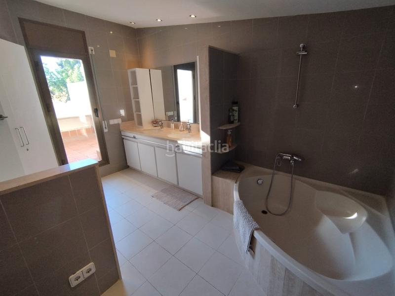 Foto b8204867-2e86-429a-8080-42c1727960a2. Casa aparellada amb calefacció aparcament piscina a Salou