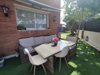 Casa a schiera in Jardins de Vilafortuny - Mas d'en Bosch. Chalet pareado en vilafortuny 5 habitaciones