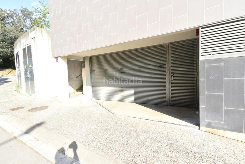 Foto 2f0bbf32-03c1-495d-ae25-137fc4f24b55. Parking voiture dans Taialà - Germans Sabat Girona