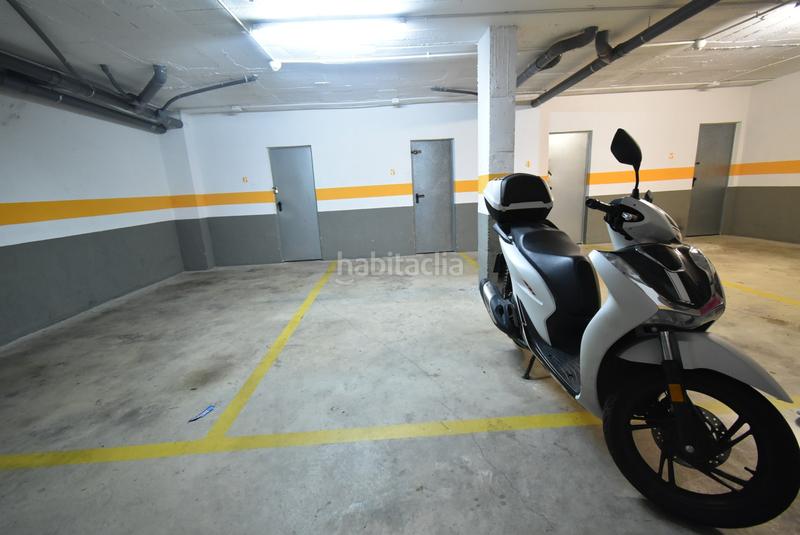 Foto cf61957a-bbf9-44c7-922a-b86ea58ca657. Parking voiture dans Taialà - Germans Sabat Girona