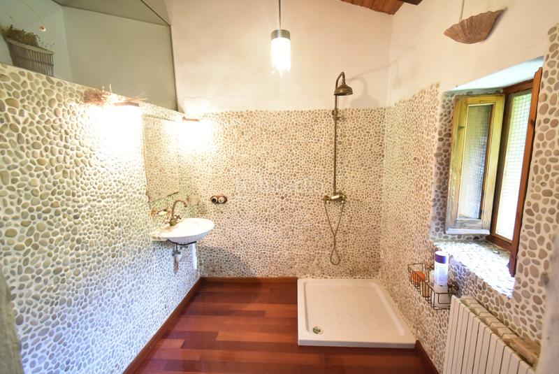 Foto b0740260-7537-4ce4-bc52-8bdfd366ea29. Casa con riscaldamento parcheggio piscina in Mieres