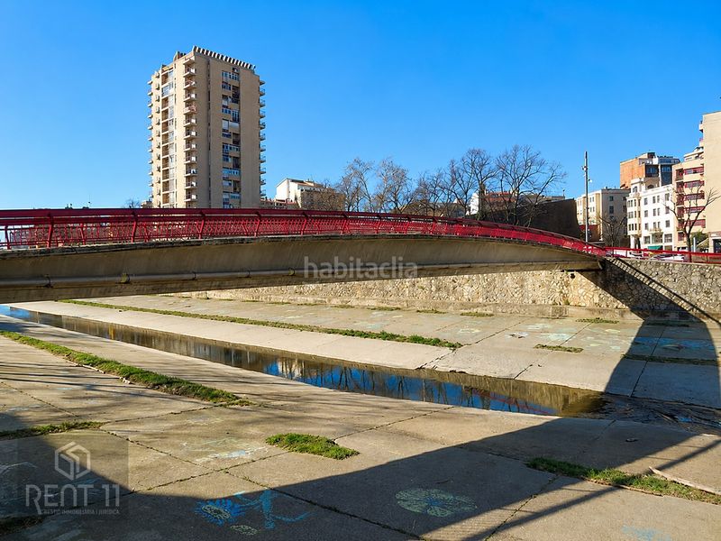 Foto f303ef8c-795c-4362-8759-67234582ea5e. Pis amb calefacció aparcament a Centre-Barri Vell Girona