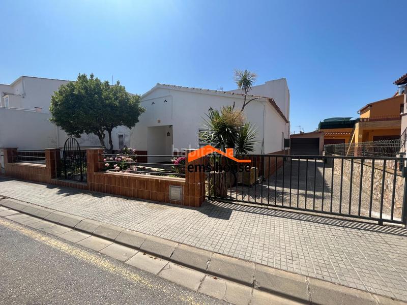 Foto c0f49837-bf06-4f7d-a16f-b18e1e2ccc37. Casa amb aparcament a Mont-ras