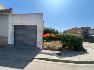 Terreny residencial a Mont-ras. Parcela esquinera edificable en montras