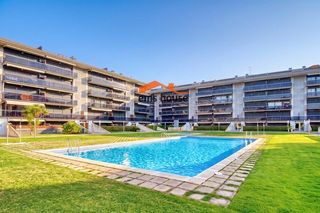 Piano terra in Sant Antoni. Fantástico piso reformado con terraza y piscina comunitaria a 5
