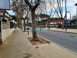 Local commercial  De la pineda. Único en can bou, av. pineda con terraza