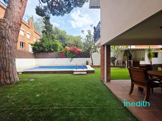 Maison  Carrer cadiz. Bonita casa reformada con piscina en pleno can bou la mejor zona
