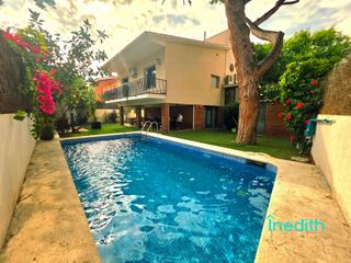 Casa  Carrer corunya 48. Bonita casa reformada con piscina en pleno can bou la mejor zona