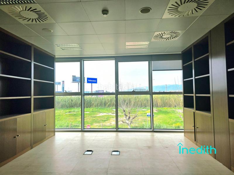 Foto 11b18aae-a5b7-4ba8-8f37-1c6f254345da. Location bureau avec chauffage dans Sant Cosme-La Granja Prat de Llobregat (El)