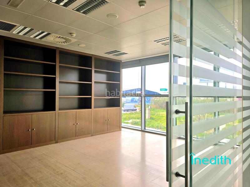 Foto 8c1a8b82-543d-4ddb-bb21-facd517fbca7. Location bureau avec chauffage dans Sant Cosme-La Granja Prat de Llobregat (El)