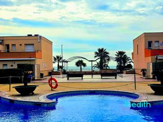 Casa adosada  Passeig de la mar mediterrana. Casa esquinera en primera linea de mar, única en su zona!