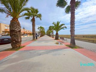 Casa adossada  Passeig de la mar mediterrana. Casa esquinera en primera linea de mar, única en su zona!