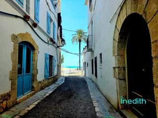 Pis  Carrer carrer de la carreta. Piso tpico de sitges a un paso del mar!