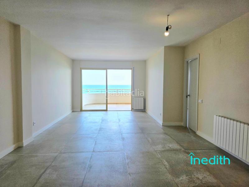 Foto 0570be10-06f0-4ae1-bc8e-37b7b9c30221. Piso impresionante piso playa mirando al mar, primera linea con acabados alta calidad, finca señorial. en Calafell