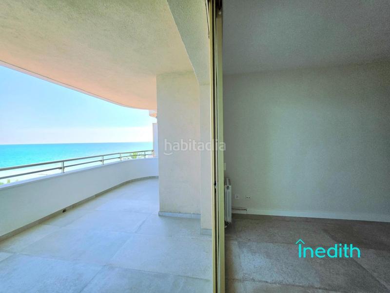 Foto 0b184106-68a3-4693-ac43-790ab6e2f2da. Piso impresionante piso playa mirando al mar, primera linea con acabados alta calidad, finca señorial. en Calafell