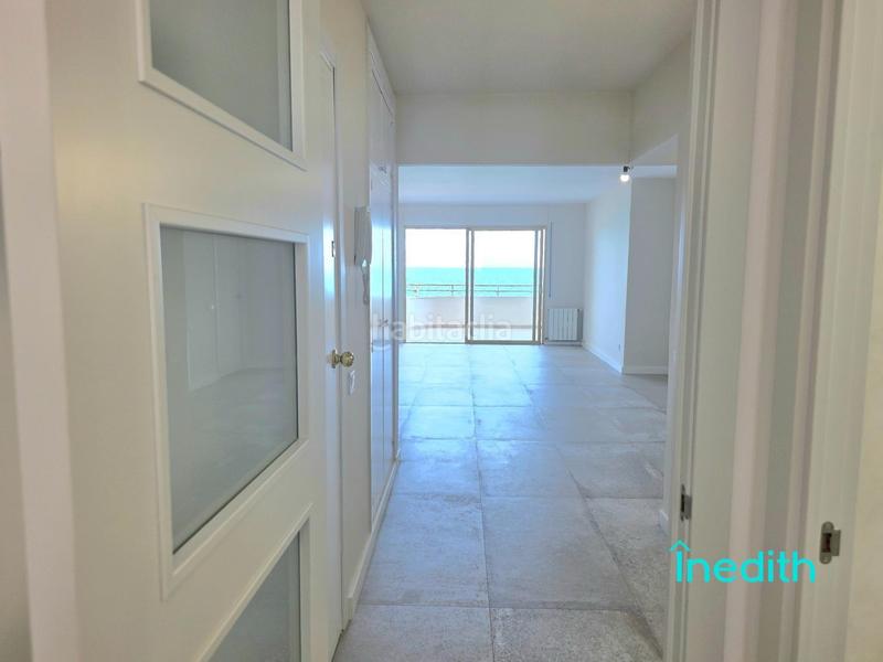 Foto 0b1f9b81-58ce-4954-96ea-991c23721f96. Piso impresionante piso playa mirando al mar, primera linea con acabados alta calidad, finca señorial. en Calafell