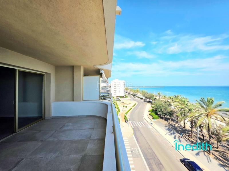 Foto 1c51a811-e59d-4fdc-9217-088a85017ba8. Piso impresionante piso playa mirando al mar, primera linea con acabados alta calidad, finca señorial. en Calafell