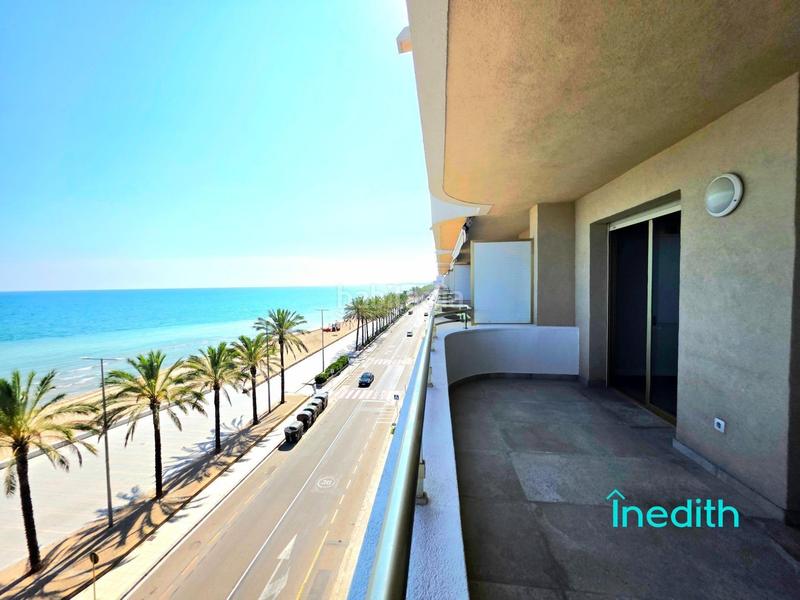 Foto 1e269a78-e63b-4f95-a00a-af6280dcd240. Piso impresionante piso playa mirando al mar, primera linea con acabados alta calidad, finca señorial. en Calafell