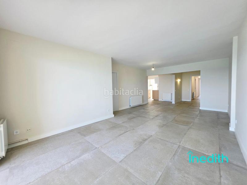 Foto 3f683c8e-7c89-4375-bed5-7ec3d3a2953d. Piso impresionante piso playa mirando al mar, primera linea con acabados alta calidad, finca señorial. en Calafell