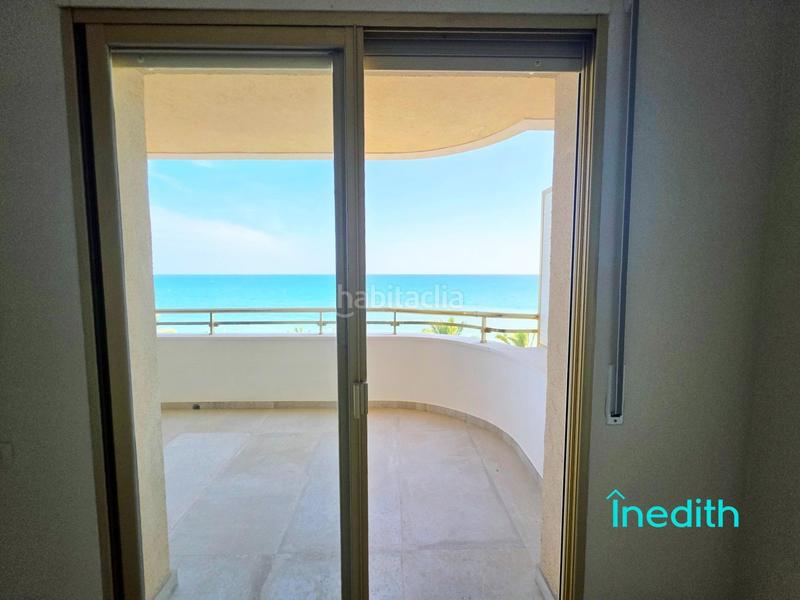 Foto 5e8ba929-9742-48ce-9a4e-fc94c03eebd8. Piso impresionante piso playa mirando al mar, primera linea con acabados alta calidad, finca señorial. en Calafell