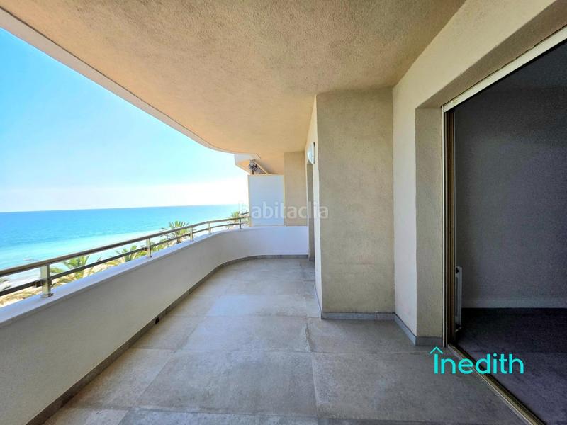 Foto 7cd477f2-535a-42ff-9dbc-502f671db992. Piso impresionante piso playa mirando al mar, primera linea con acabados alta calidad, finca señorial. en Calafell