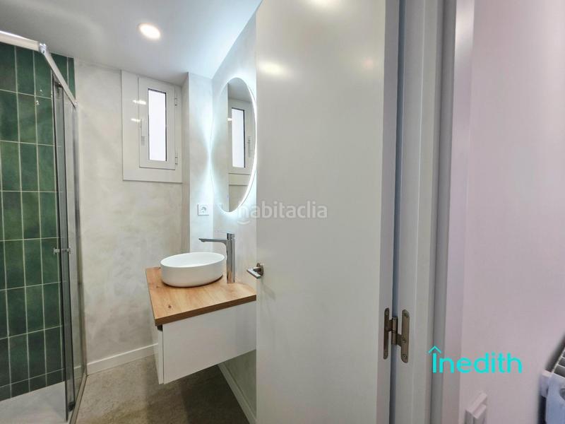 Foto a6bf8c5f-196b-46ef-a021-cf760b4e24ac. Piso impresionante piso playa mirando al mar, primera linea con acabados alta calidad, finca señorial. en Calafell