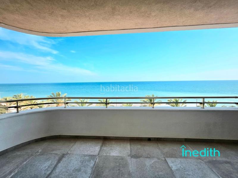 Foto b916042b-0d77-4a2c-9ff7-1b7fccf3cc58. Piso impresionante piso playa mirando al mar, primera linea con acabados alta calidad, finca señorial. en Calafell