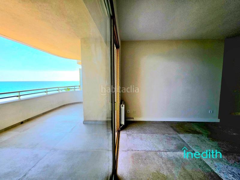 Foto c29f383d-fee2-4a10-b667-b21aae2c4b01. Piso impresionante piso playa mirando al mar, primera linea con acabados alta calidad, finca señorial. en Calafell