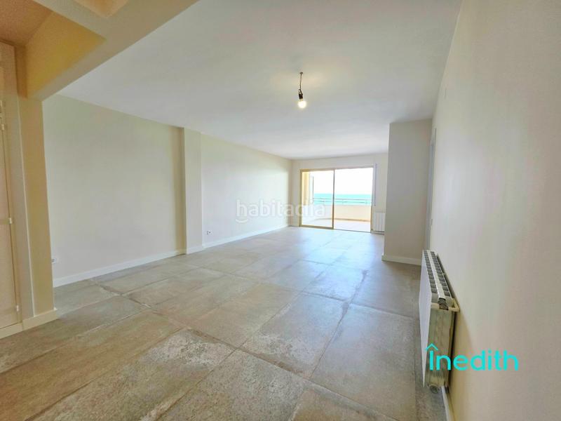 Foto d3e72eec-4822-4575-9dfd-33db78a876f9. Piso impresionante piso playa mirando al mar, primera linea con acabados alta calidad, finca señorial. en Calafell