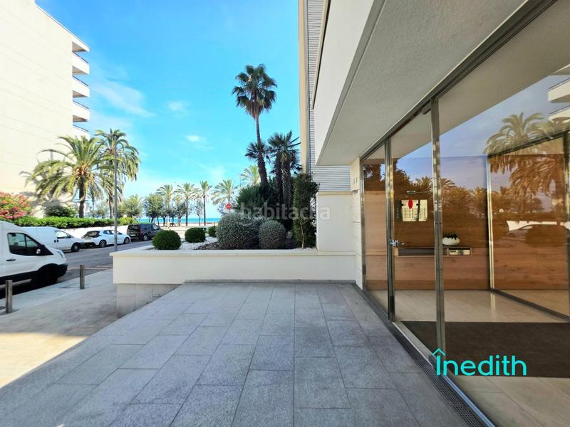 Foto eeaad227-c888-4617-afbd-095bae951395. Piso impresionante piso playa mirando al mar, primera linea con acabados alta calidad, finca señorial. en Calafell