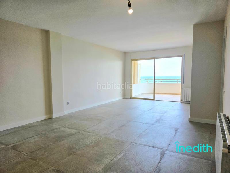 Foto fd3014a4-e208-4169-8e51-974700bdb545. Piso impresionante piso playa mirando al mar, primera linea con acabados alta calidad, finca señorial. en Calafell