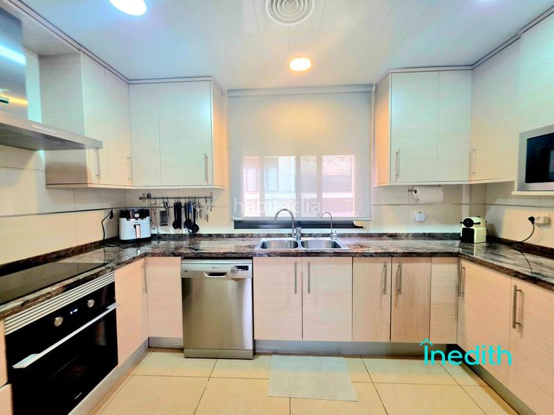 Foto 189a3f02-ab94-446c-a88f-7c553b16f800. Casa adossada amb calefacció aparcament a Santa Maria-l´Eixample-Sud Sumella Cubelles