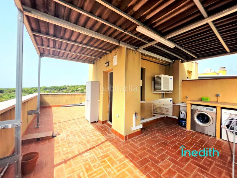 Foto a03b8f9c-f85b-43c9-83c9-3f873e48f719. Casa adossada amb calefacció aparcament a Santa Maria-l´Eixample-Sud Sumella Cubelles