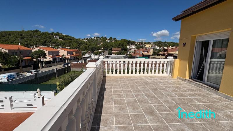 Foto 2ef0fd8d-4846-4d8c-a9fa-cf3d97ad8485. Xalet amb calefacció aparcament piscina a costa Cunit - els jardins - els rosers Cunit