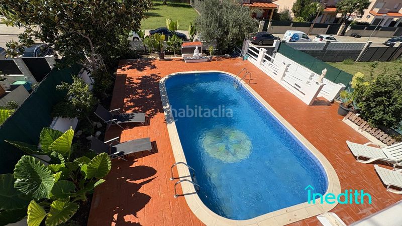 Foto 4b607cb5-fc8b-4eab-9160-4b5cbed875e2. Xalet amb calefacció aparcament piscina a costa Cunit - els jardins - els rosers Cunit